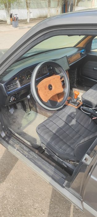 Мерседес БЕНЗ 190Е