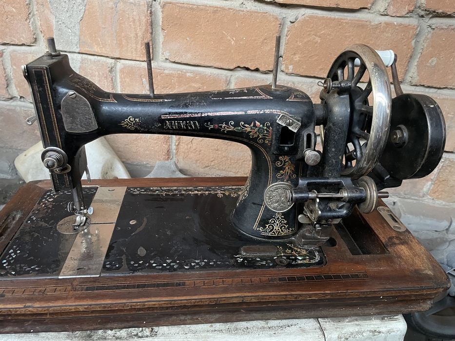 Продам рабочую швейную машинку