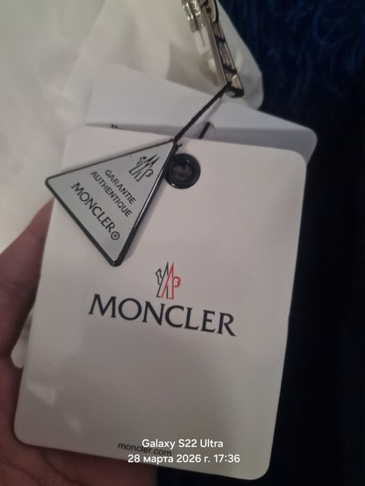 Продам жилетку Moncler