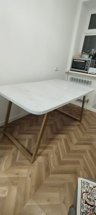 Продам кухонный добротный стол