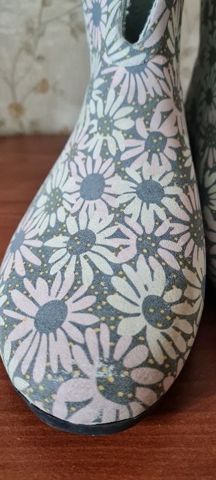 Продам стильные резиновые ботинки