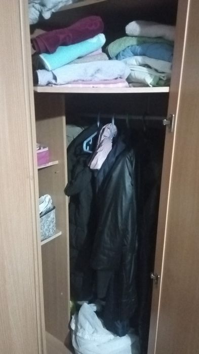Отдам шкаф вместительный.