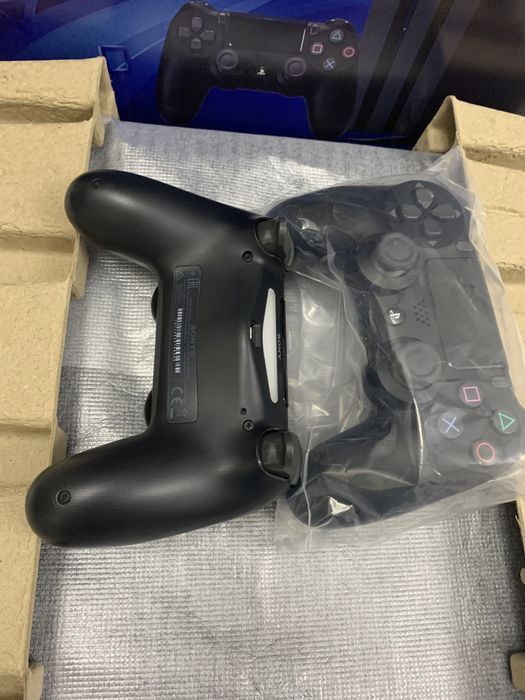 Playstation 4 slim HDR 1ТВ 15 игр  для провер рс4 и два джестика