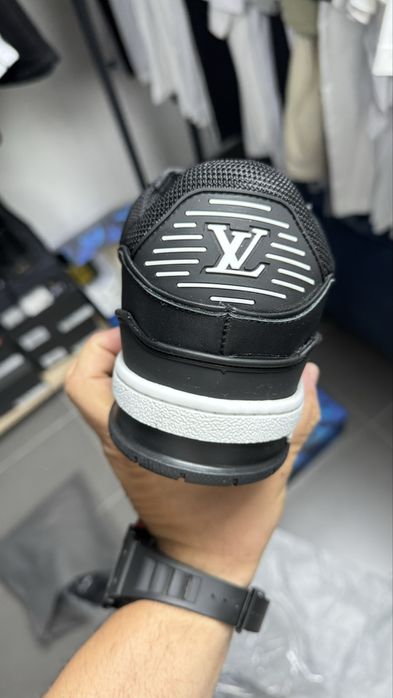 louis vuitton.sneakers