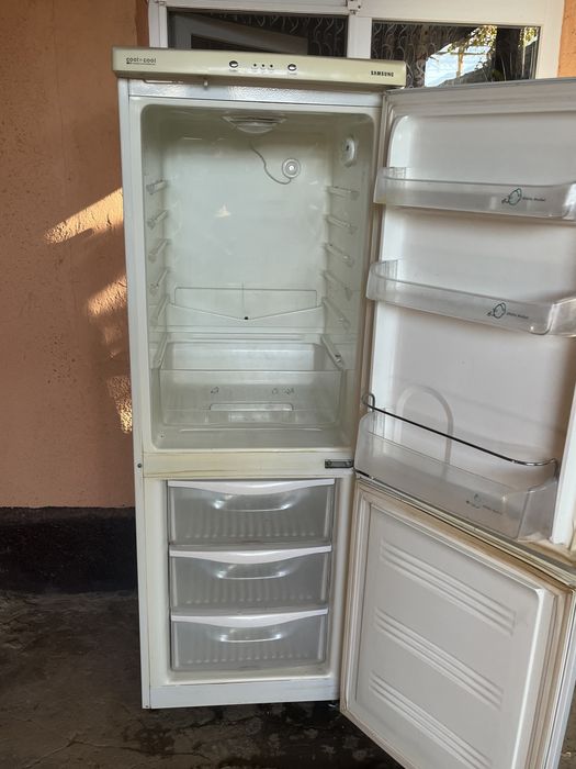 Продается рабочий холодильник б/у в хорошем состаяние цена договорная