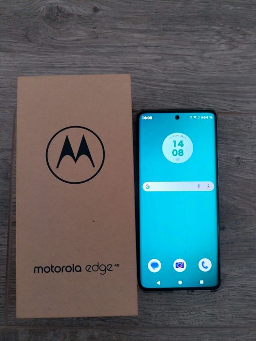 Продам сотовый телефон Motorola 40 EDGE
