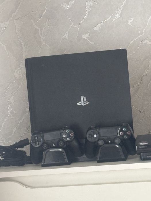 Продам PS4 pro 1tb