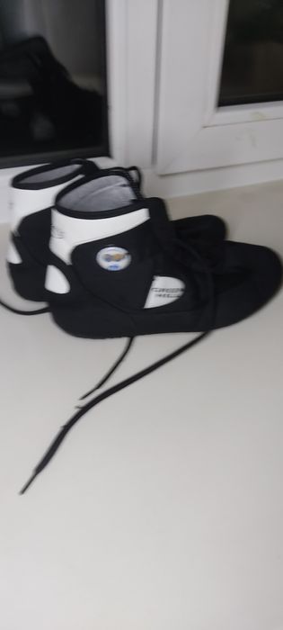 Продам борцовки 39р