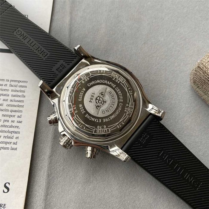 Breitling Chronomat cu mecanism quartz