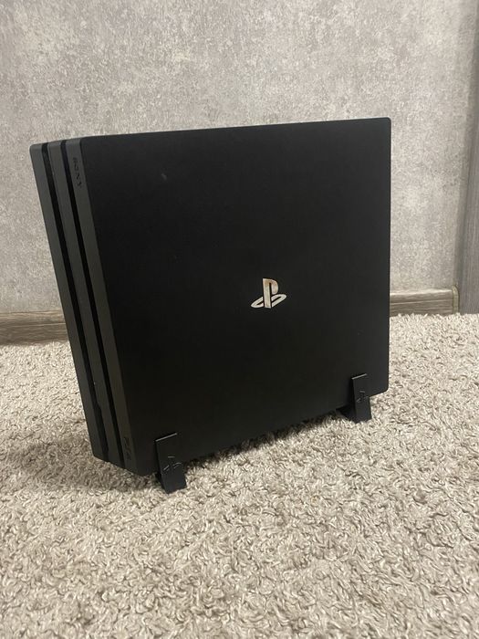 PlayStation 4 Pro в идеальном состоянии