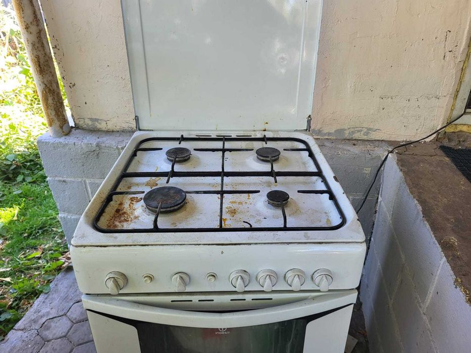 газовая плита, 4 конфорки