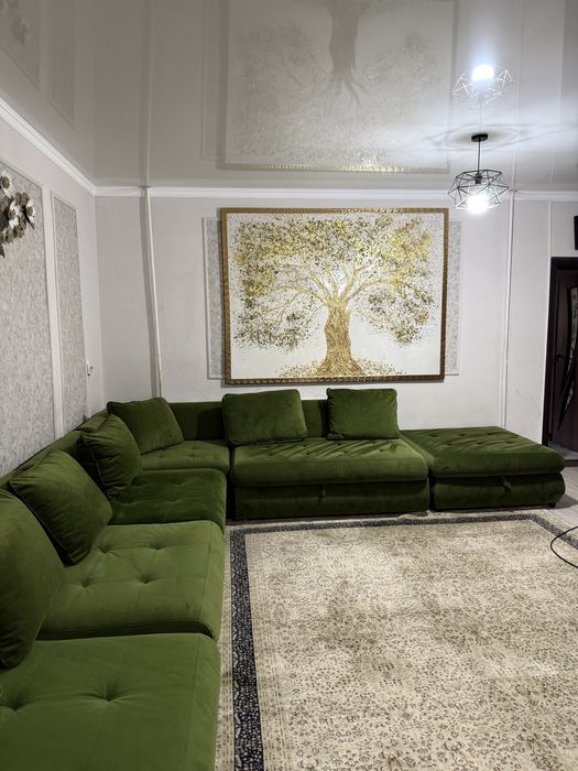 Длинный диван для зала