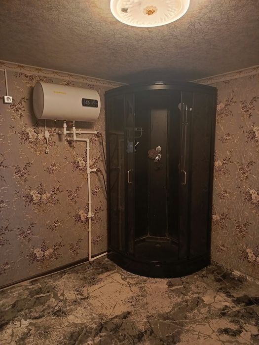 Душевой кабина и Аристон 50талик