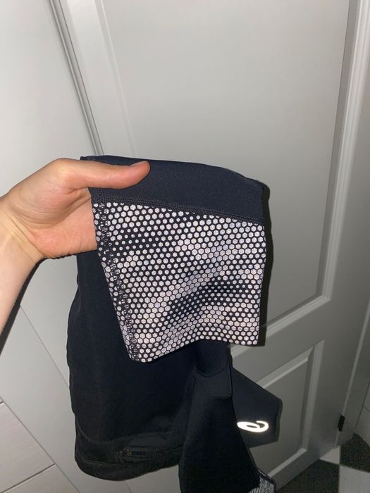 Панталони Asics нови!