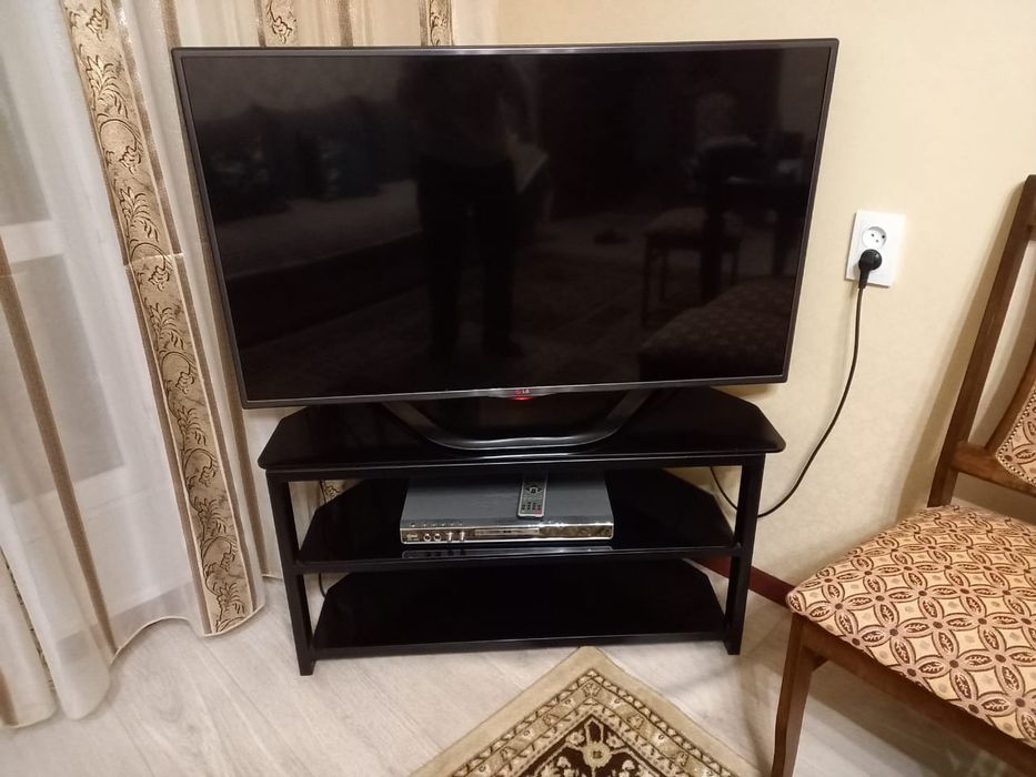 Продам тумбу под телевизор