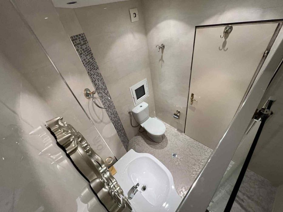 Дава се под наем Тристаен апартамент в София, Лозенец - 100 кв.м за 1196.97 € - Снимка #10