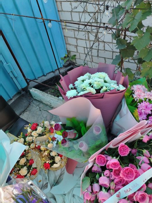 Продам цветы свежие розы хризантемы