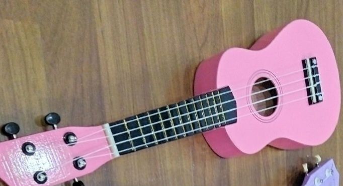 Bolajonlar uchun Ukulele gitara GAWAYA