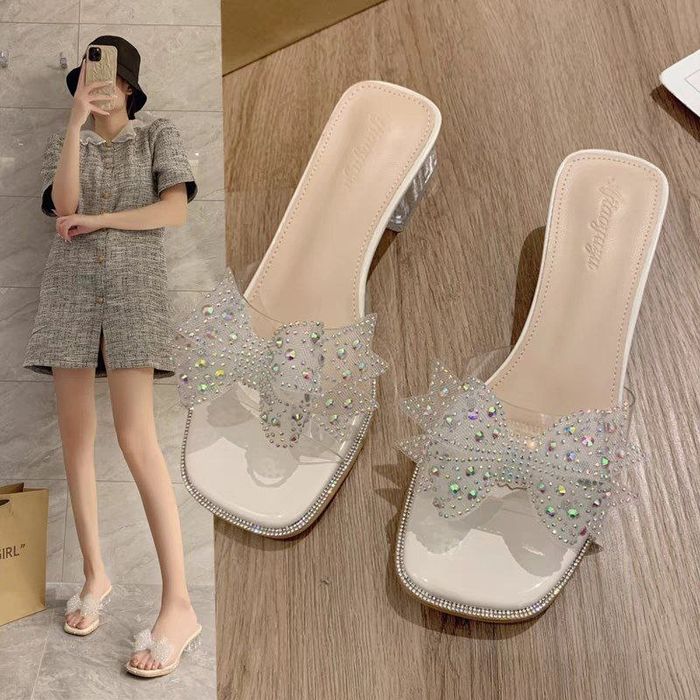 Trenddagi ayollar oyoq kiyimi