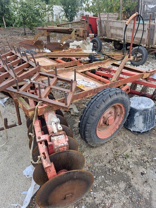 Vînd tractor u 650 si utilaje