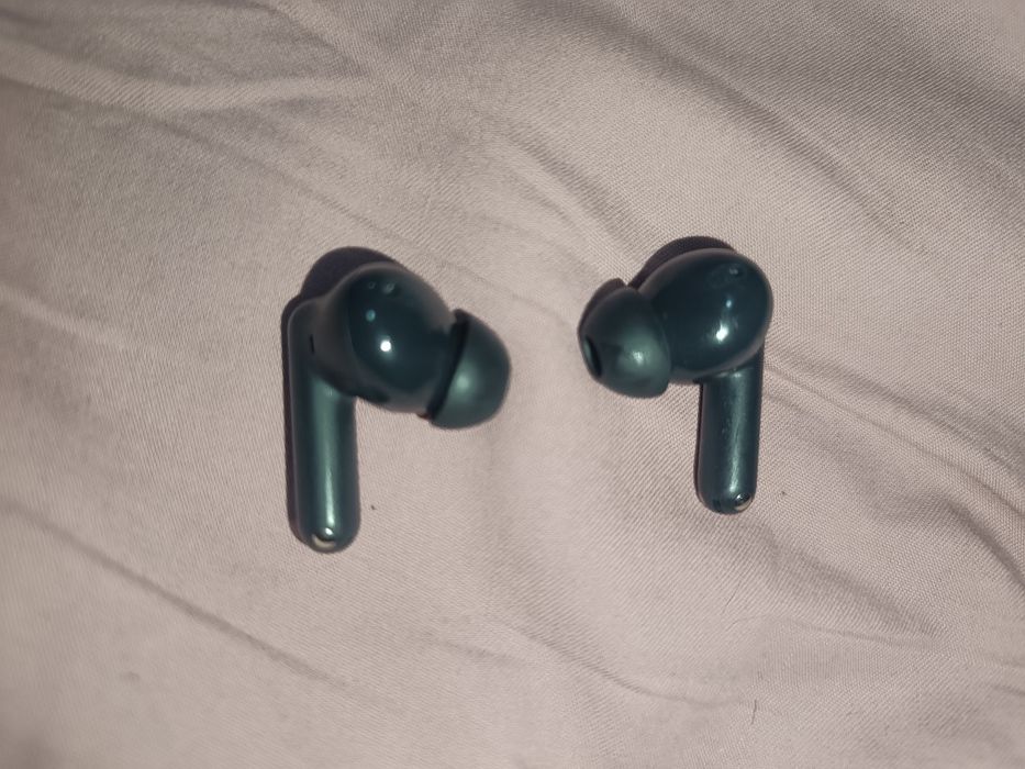 Продам наушники Realme T310