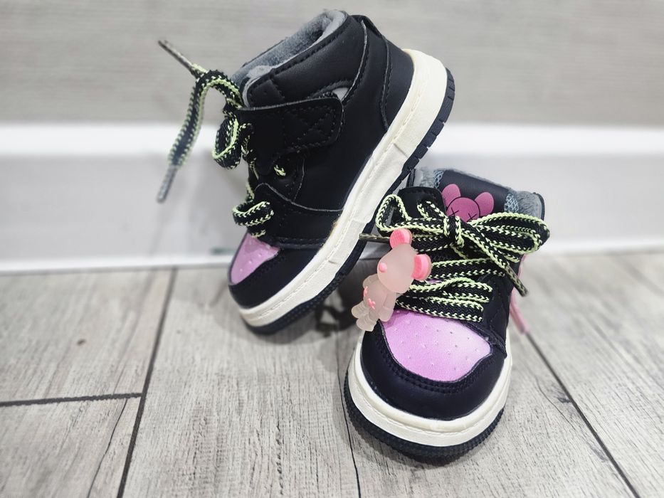 Кроссовки на флисе девочке