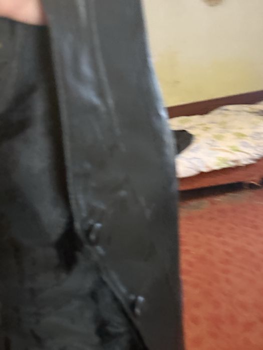 Кожаная безрукавка новая