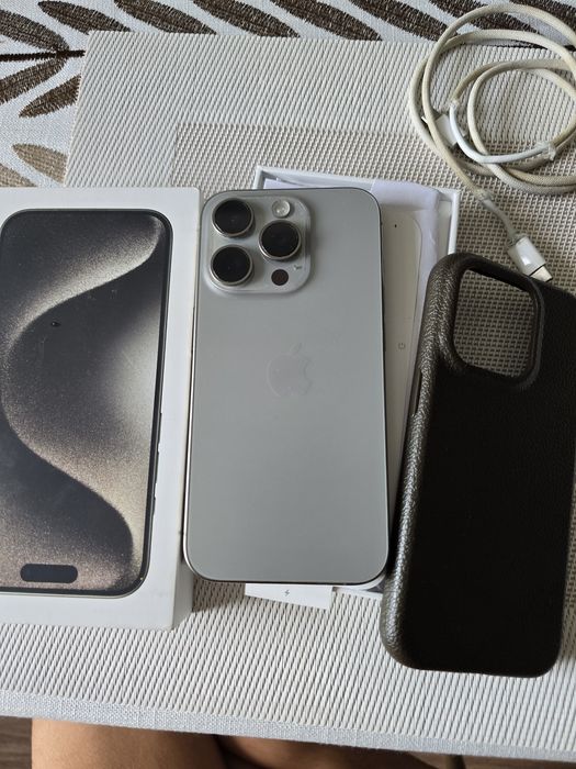 IPhone 15 pro с коробкой, чехлом