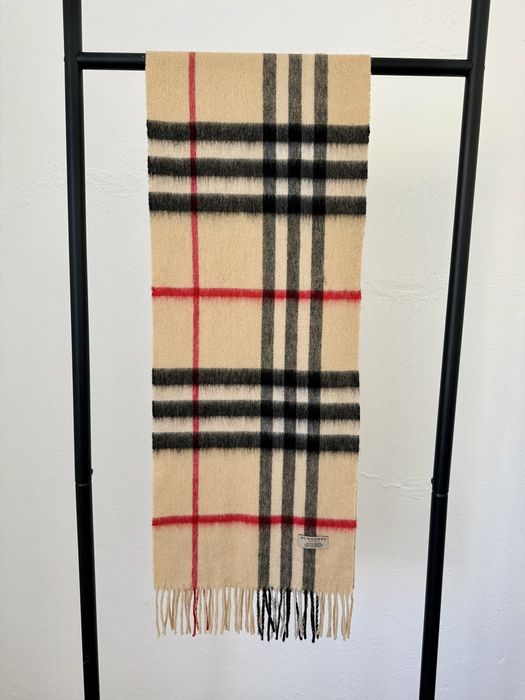 Burberry кашмирен лал