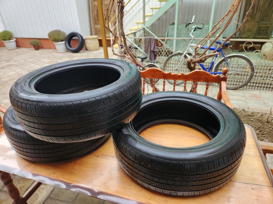 Продаю шины 19R 235 55