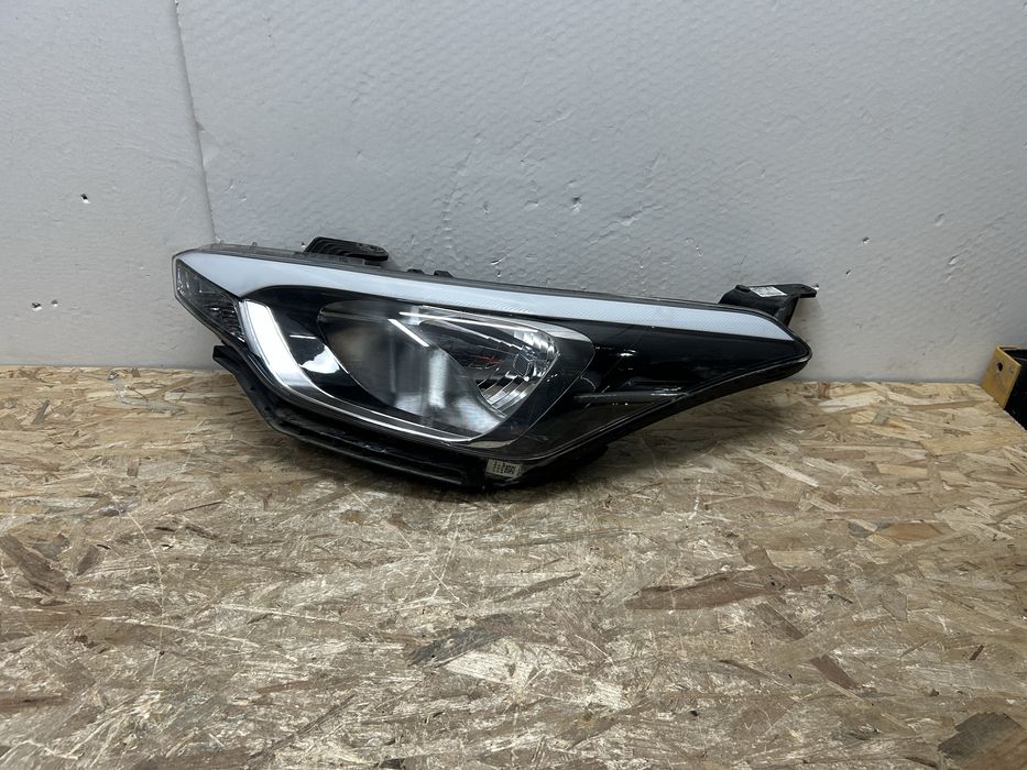 Far Hyundai i20 halogen 2014-2017 stanga