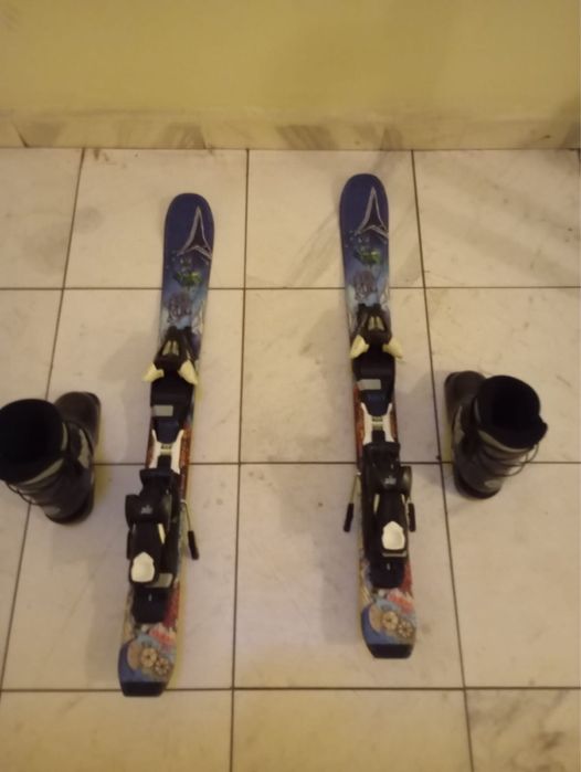Ски и  обувки за дете
