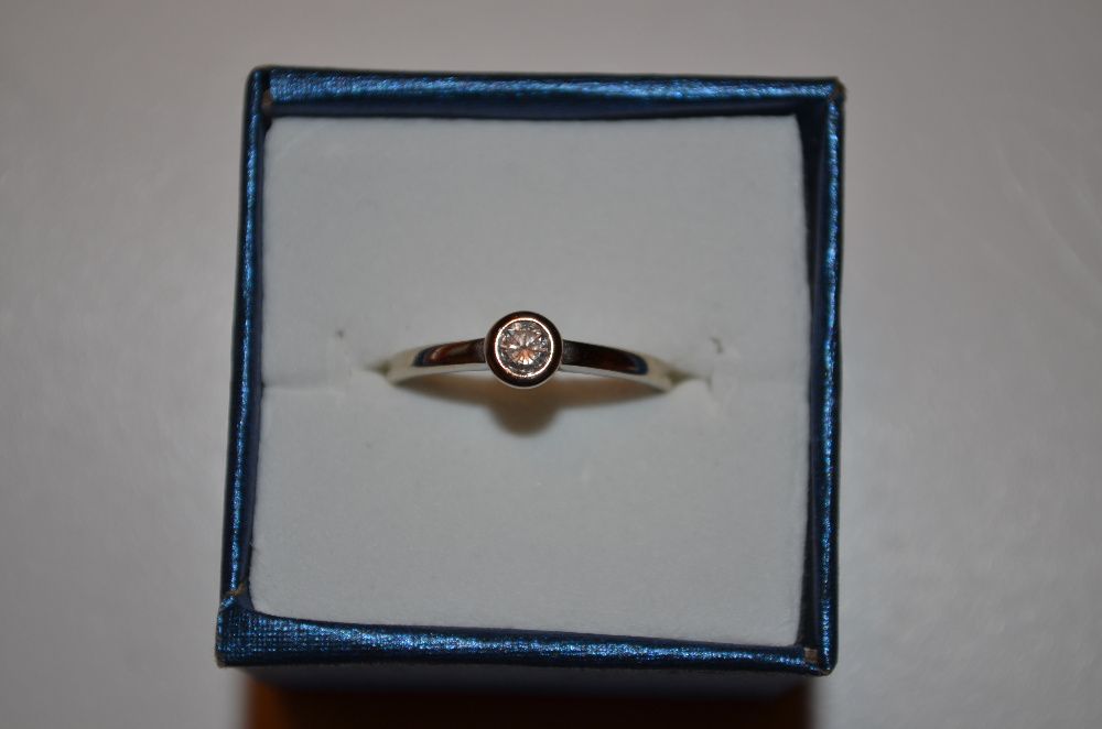 INEL AUR 18K + 1 Diamant = 0.20ct. - De Logodna - 2.3g.- Solitaire !