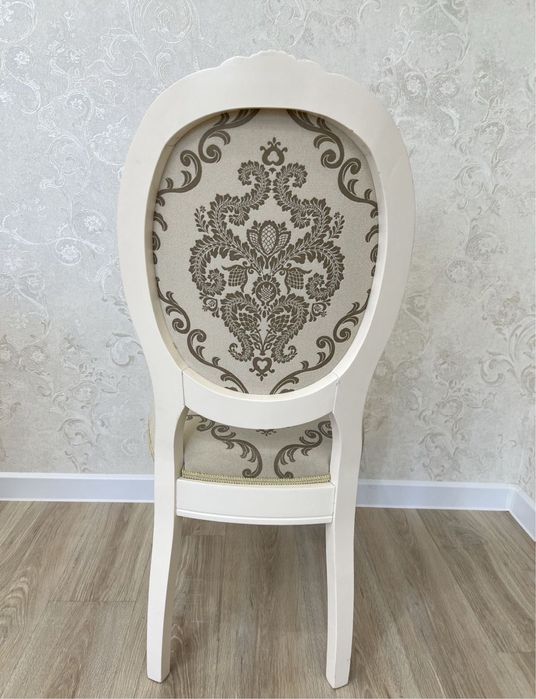 Стол со стульями