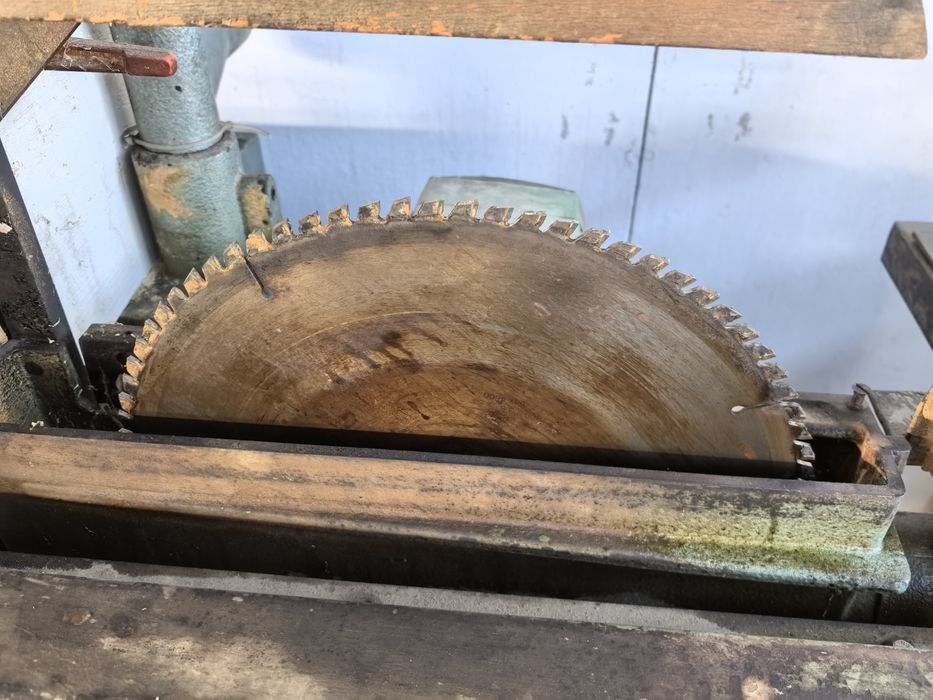 Фреза с цирку за клинозъбно и дървена дограма