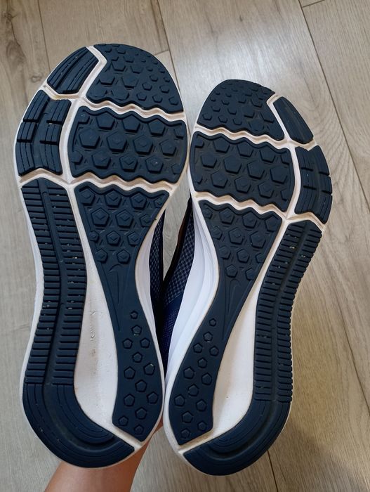 Adidași Nike măr 38