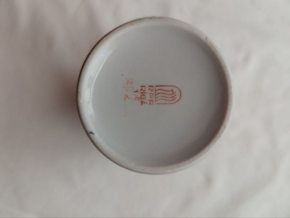 Продам винтажную салфетницу