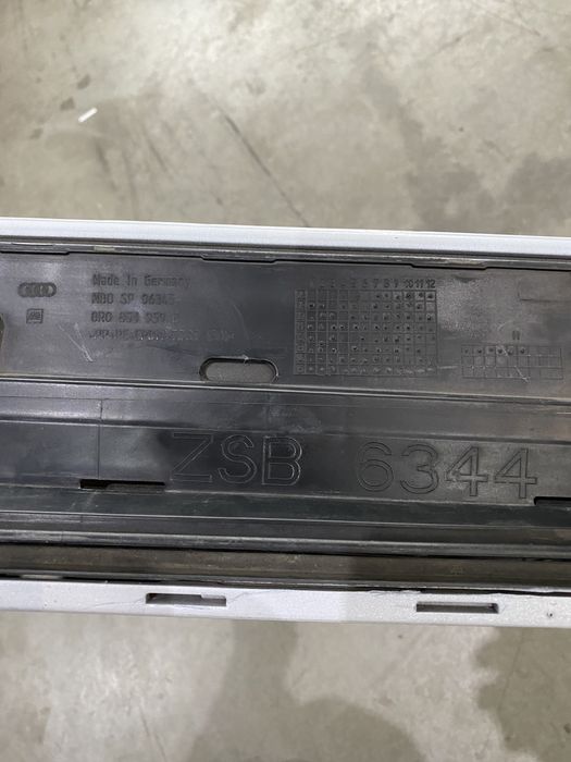 Ornament bandou usa fata stg Audi Q5 8R0853959B