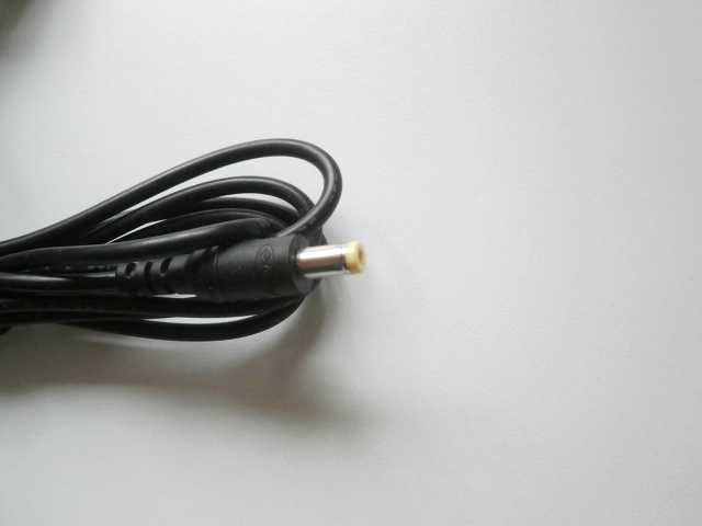 Зарядно Sony 9.5V за кола