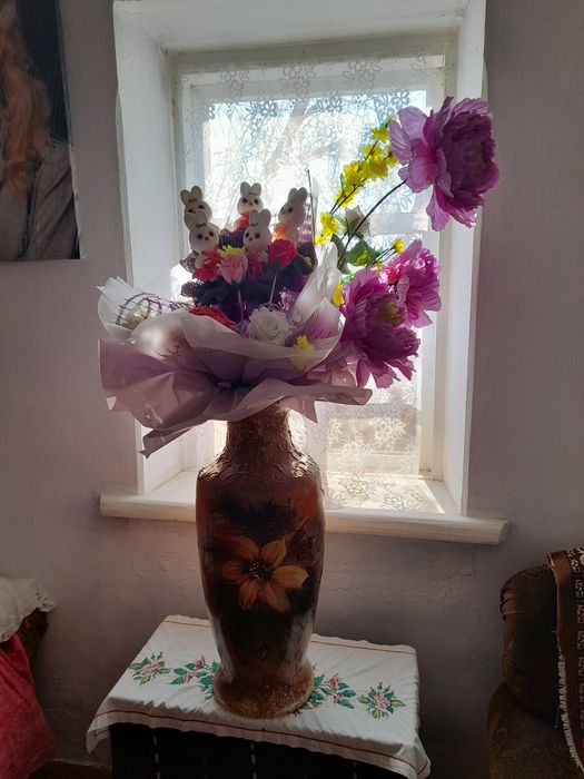 Продам напольную вазу , с цветами