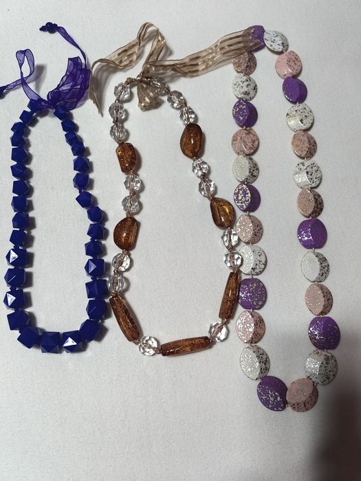 Бижута камък и пластмаса