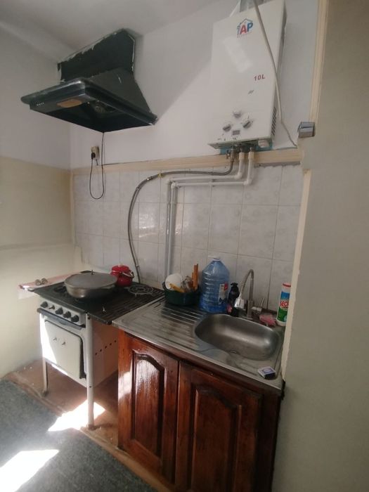 Ijaraga kvartira beriladi adres supper 16 maktab olda 2 xona 1 etaj