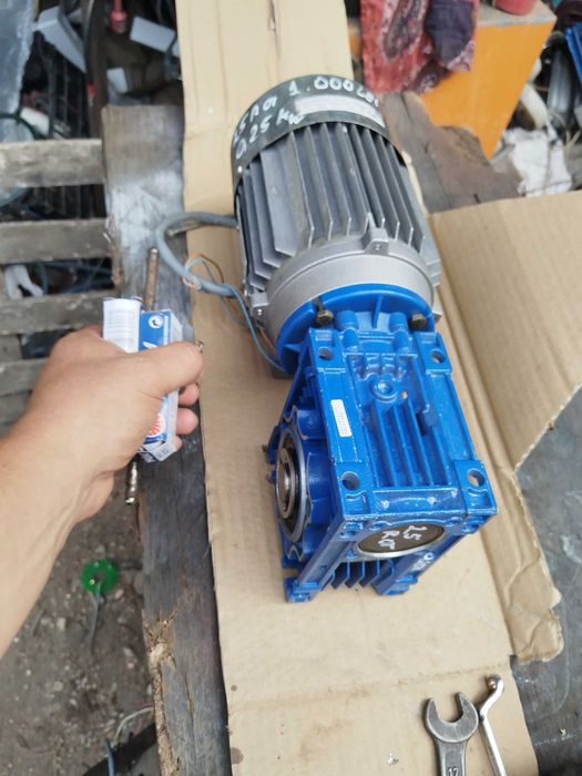 Motor Reductor pentru învârtit magiun zacusca