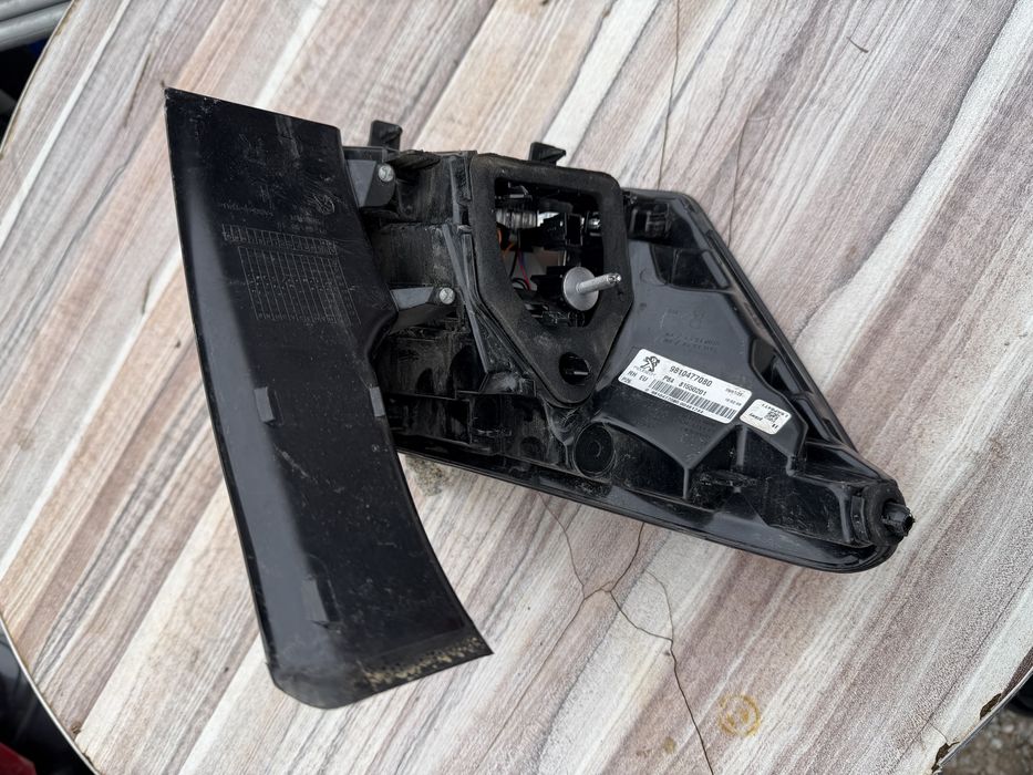 Стоп Peugeot 3008