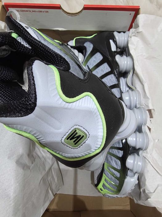 Vind adidasi nike noi