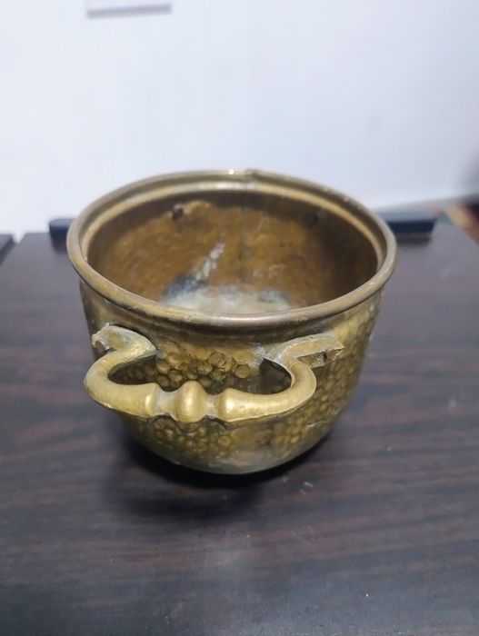 Старинен меден съд