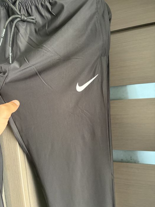 Vand Pantaloni de trening Nike