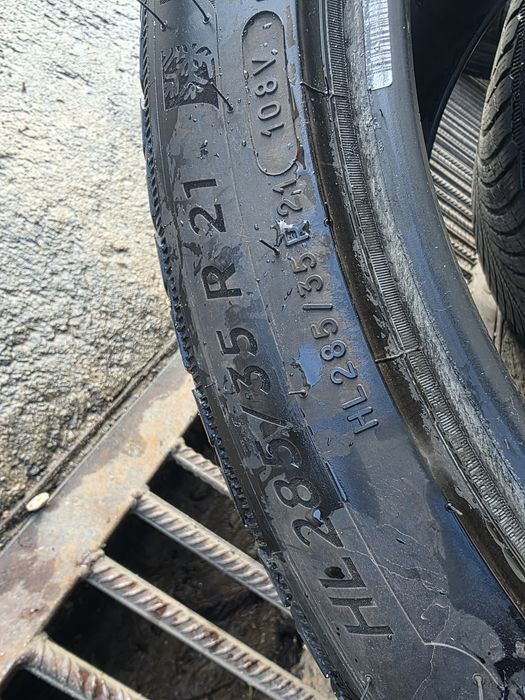 255/40R21 DOT 1625  285/35R21 DOT1925