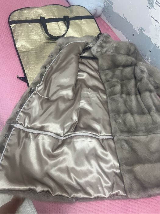 продам натуральную шубу. Финский мех