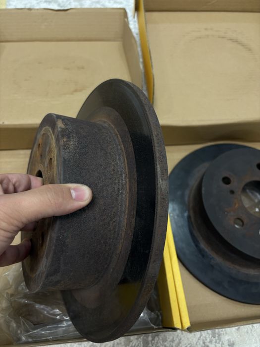 Продам тормозной диска и могнитолла